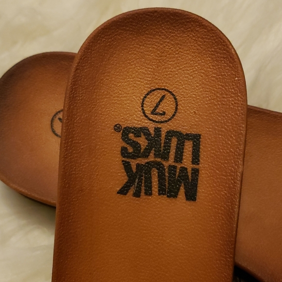 Muk Luks leopard print sandals - Picture 3 of 4